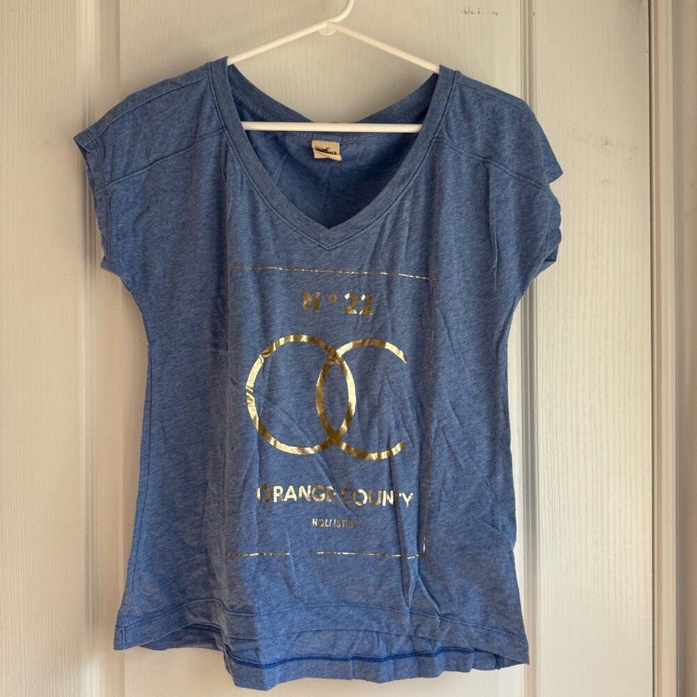 Hollister vneck graphic tshirt
